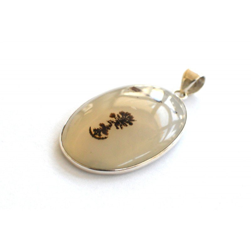 Silver pendant with dendritic scenic agate