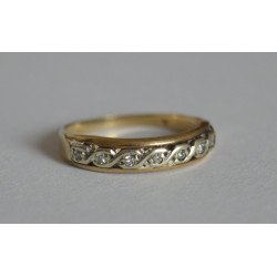 Gold ring with diamonds