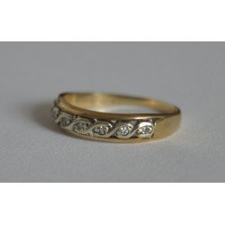 Gold ring with diamonds 2