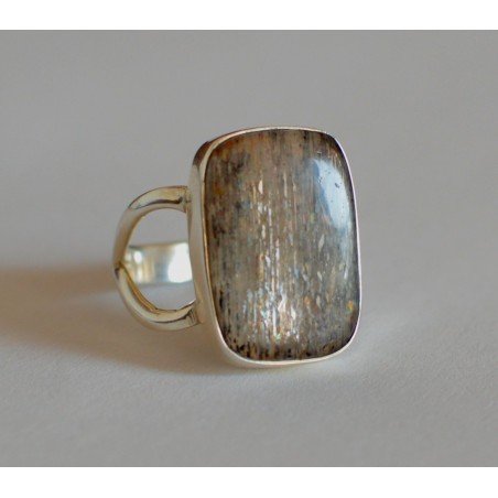 Silver ring with rainbow sunstone, Tanzania