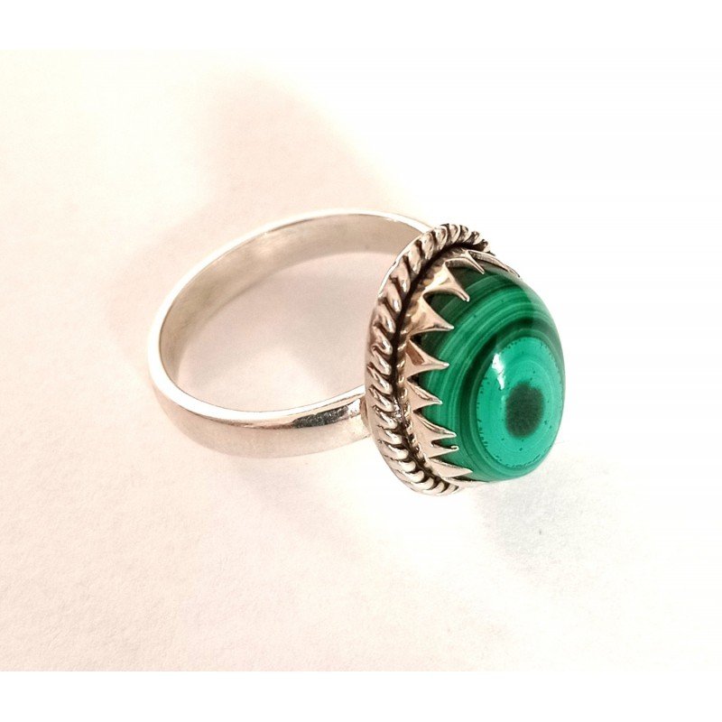 Silver ring with malachite