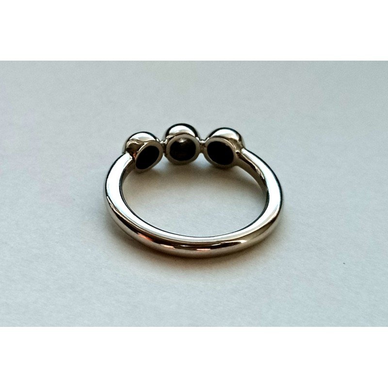 18k white gold ring with diamonds