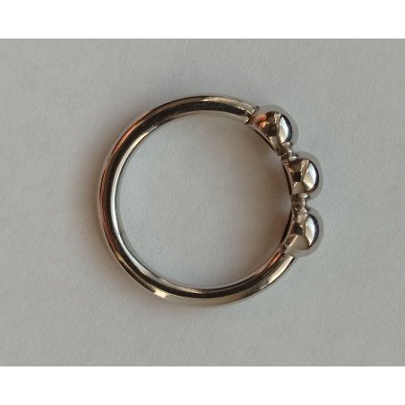18k white gold ring with diamonds