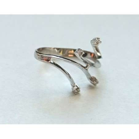 18k white gold ring with diamonds