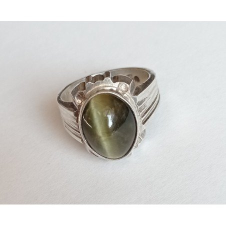 Silver ring with tiger's eye