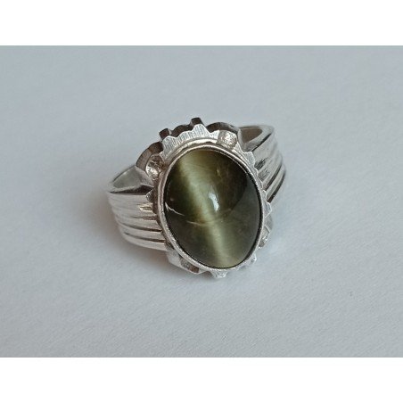 Silver ring with tiger's eye