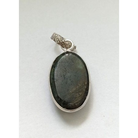 Silver pendant with labradorite