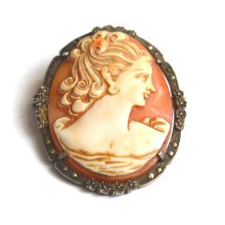 Antique silver brooch with a natural cameo