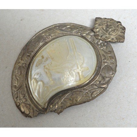 Antique white metal and mother-of-pearl belt buckle decorated with Saint Helen, 18th-19th century