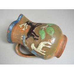Vas ceramic glazurat decorat cu scena de vanatoare