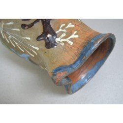 Vas ceramic glazurat decorat cu scena de vanatoare