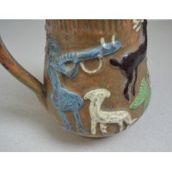Vas ceramic glazurat decorat cu scena de vanatoare