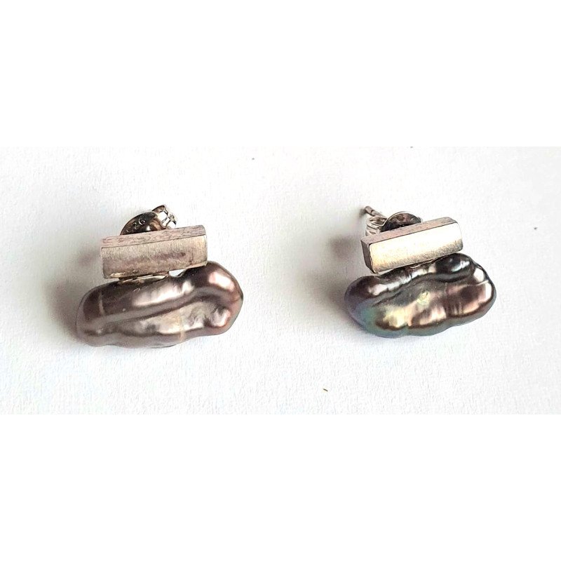 Earrings with black baroque pearls