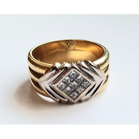 18k gold ring with diamonds