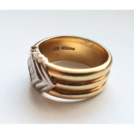 18k gold ring with diamonds