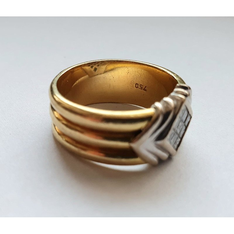 18k gold ring with diamonds