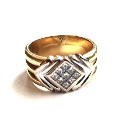 18k gold ring with diamonds