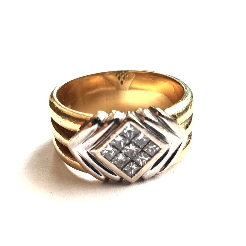 18k gold ring with diamonds