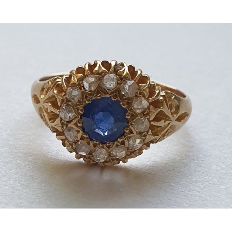 18k gold ring with sapphire and diamonds