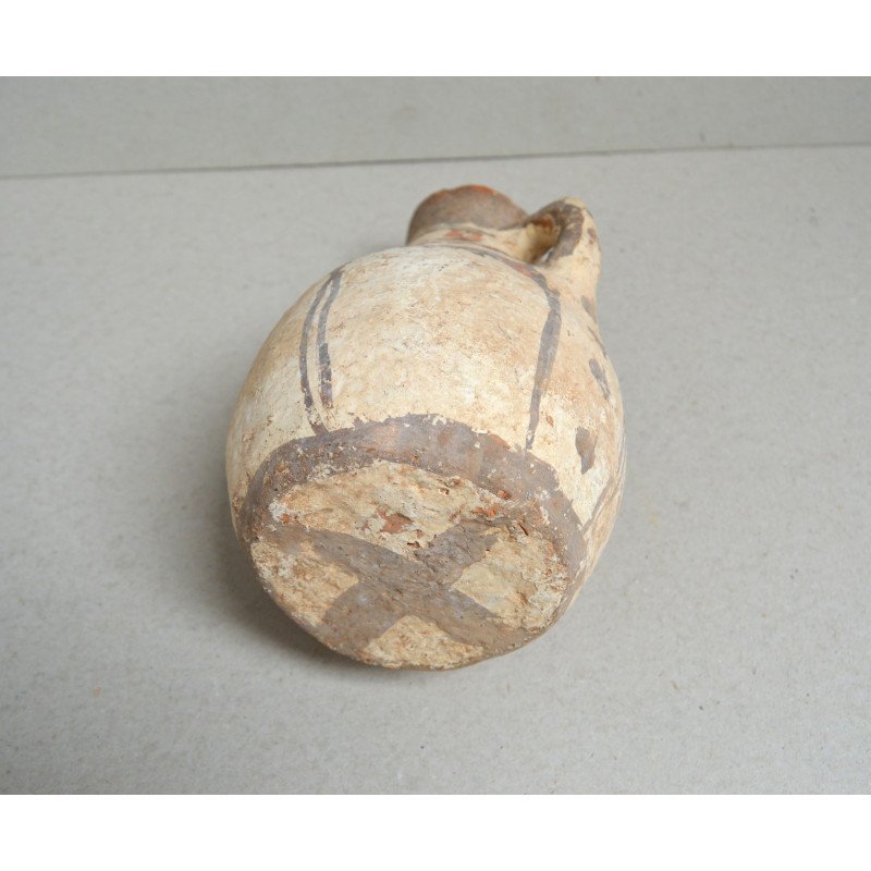 Berber terracotta vessel painted with geometric...