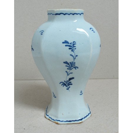 Delft vessel, 18th century - Lampetkan, marked "LPKan", circa 1750-1780