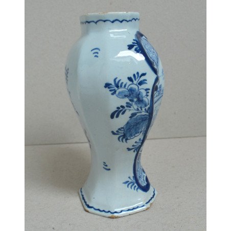 Delft vessel, 18th century - Lampetkan, marked "LPKan", circa 1750-1780