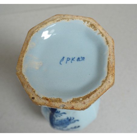 Delft vessel, 18th century - Lampetkan, marked "LPKan", circa 1750-1780