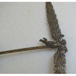 Vechi suport de alama/bronz pentru cercei in forma de amoras