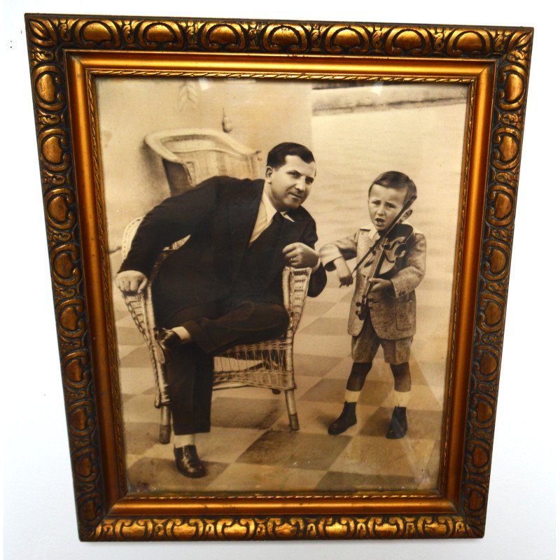 "Copil cantand la vioara" fotografie veche cca 1940-50