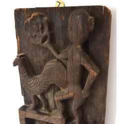 Ușă de hambar sculptată, Africa de Vest (probabil Mali, tradiția Dogon), lemn sculptat manual, a doua jumătate a secolului XX.